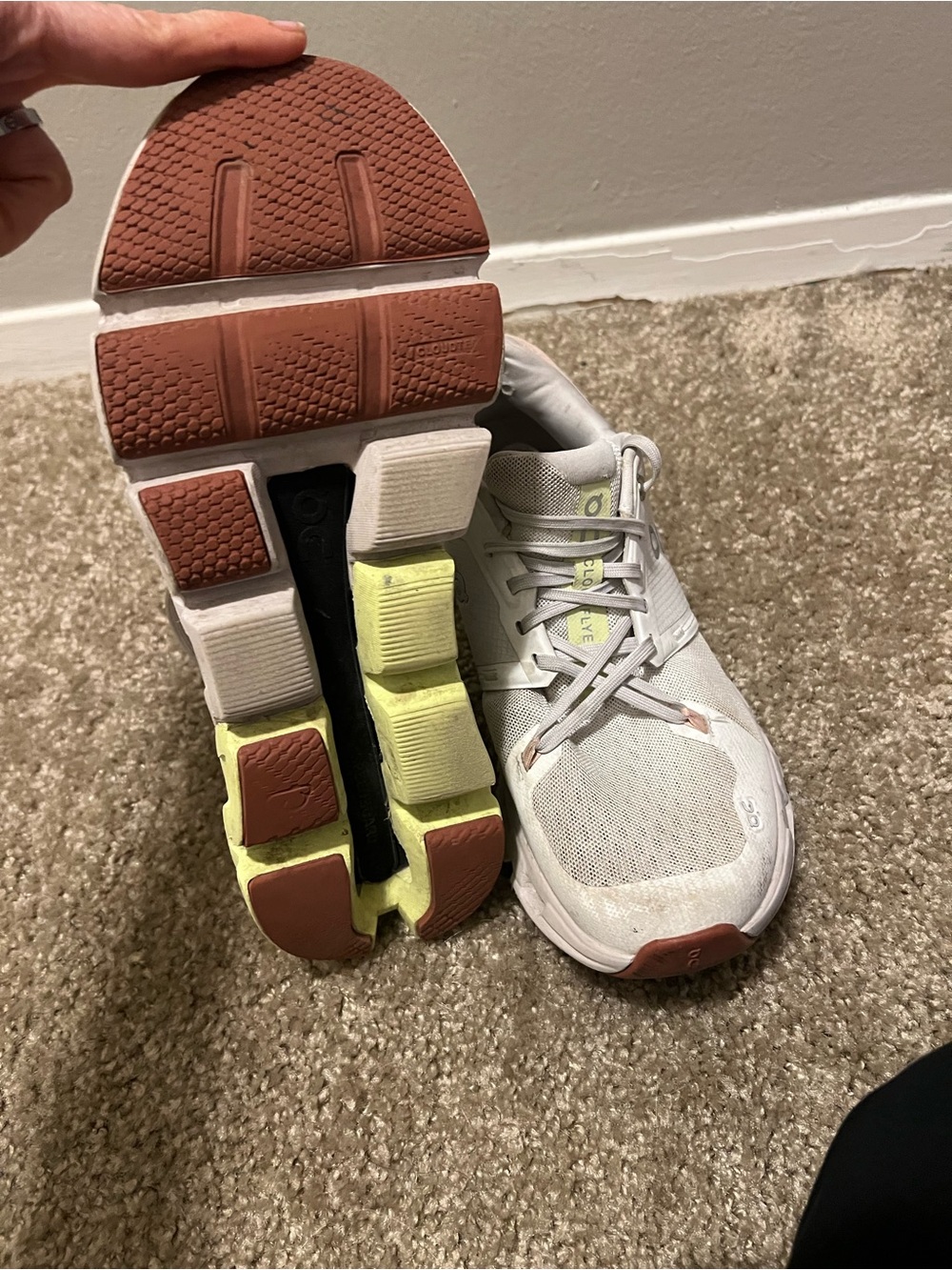 On cloudflyer 4 woman’s 9.5 running shoe - Picture 7 of 11